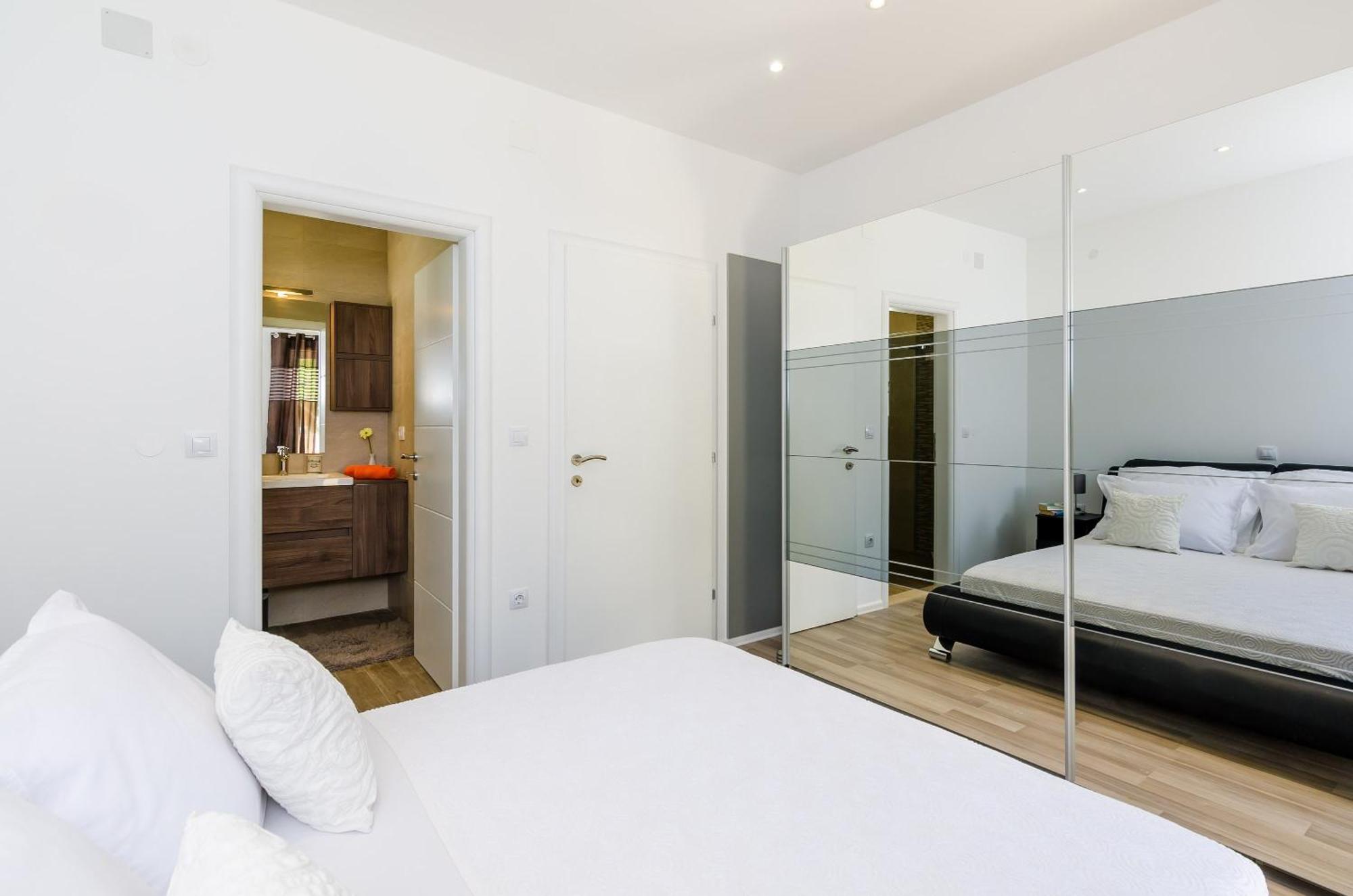 Villa Tranquility Nest Beniva Мокошиця Екстер'єр фото