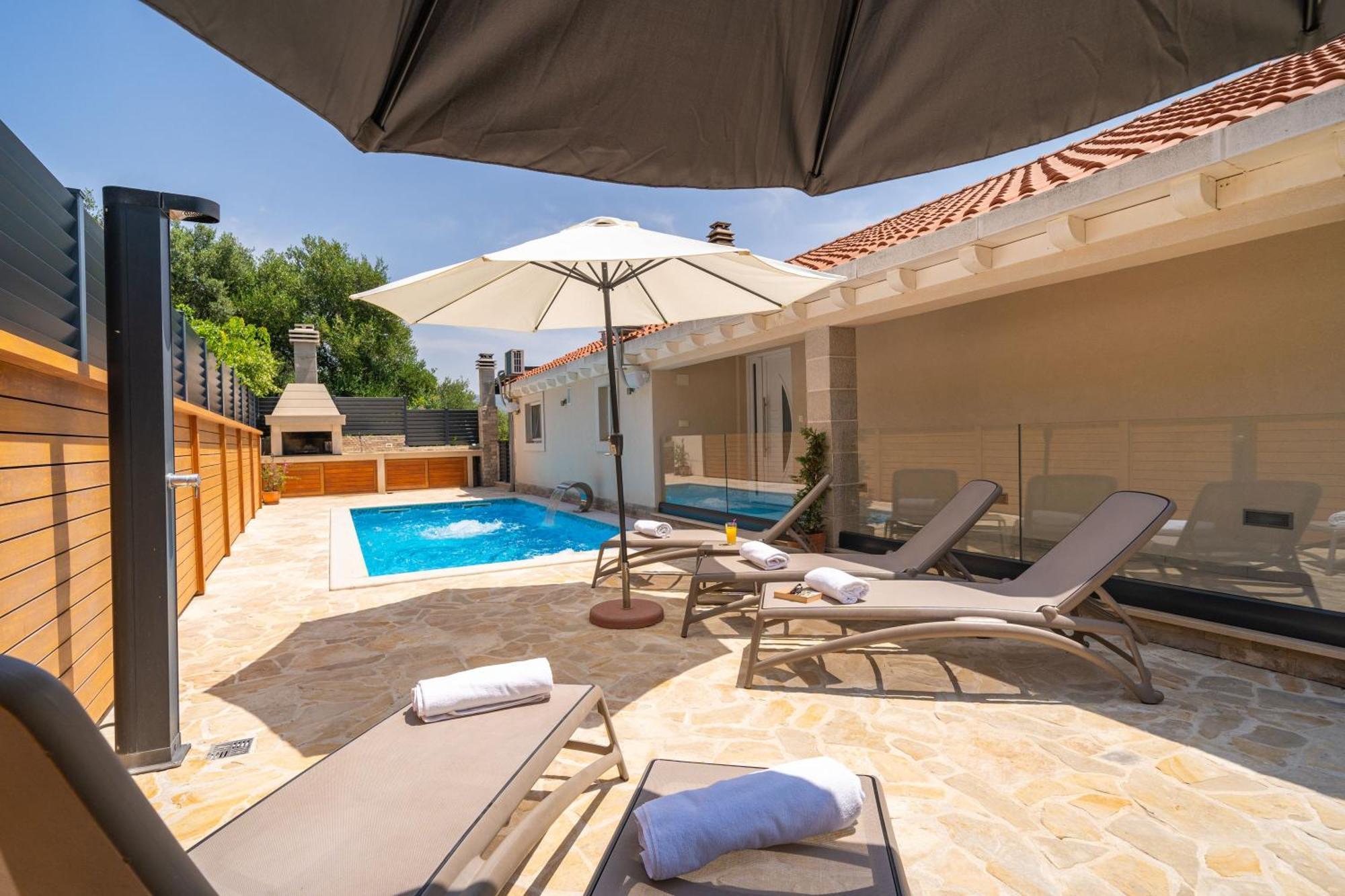 Villa Tranquility Nest Beniva Мокошиця Екстер'єр фото